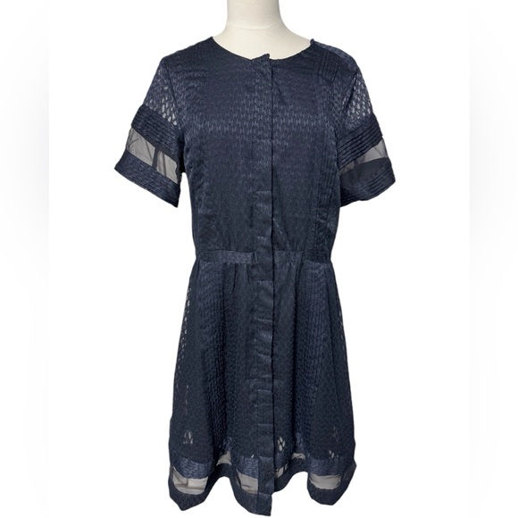 Banana Republic Geo Lace Sheer-Panel Dress 12 Pockets - Picture 3 of 11